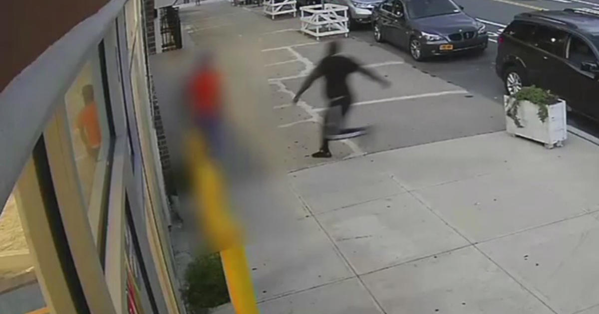 Man Caught On Camera Repeatedly Stabbing Victim In The Bronx Police Say Cbs New York