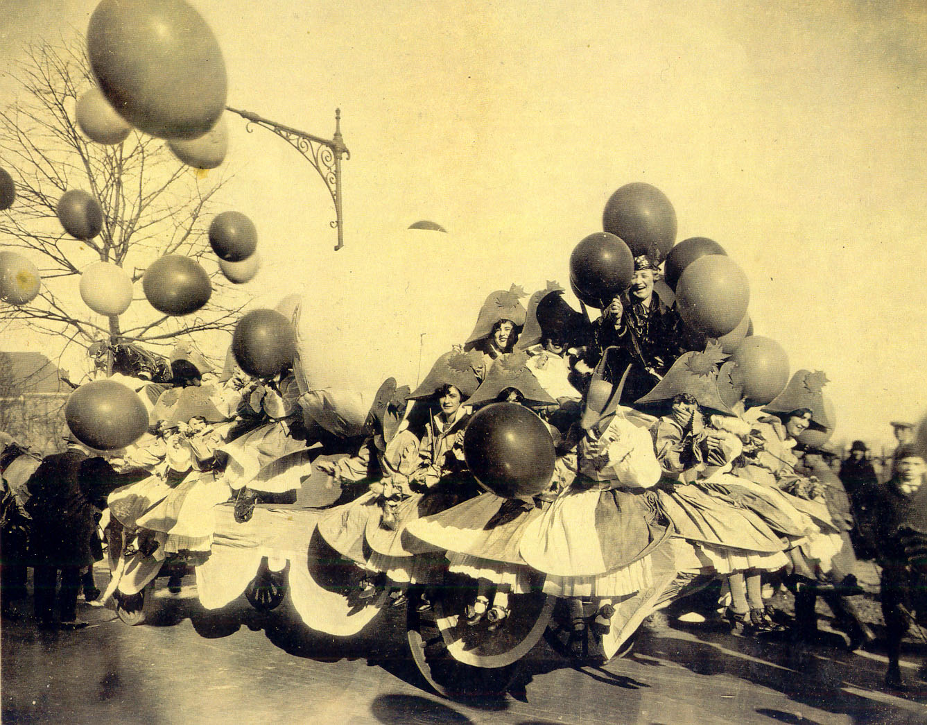 balloonatics-float-1926.jpg 