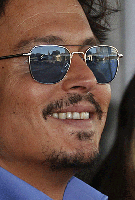 019-depp-in-Moscow.gif 