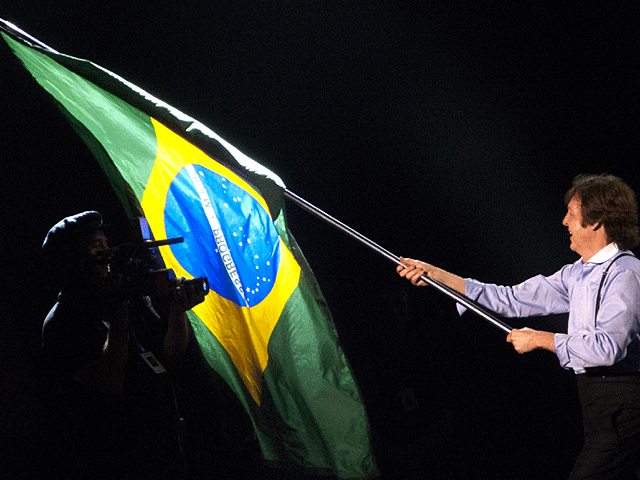 010-paul-mccartney-in-brazi.gif 