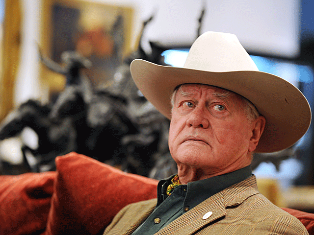 004-arry-hagman-at-auction.gif 
