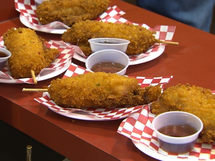 fried-buggalo-chicken-in-a-flapjack-at-the-state-fair-of-texas.jpg 