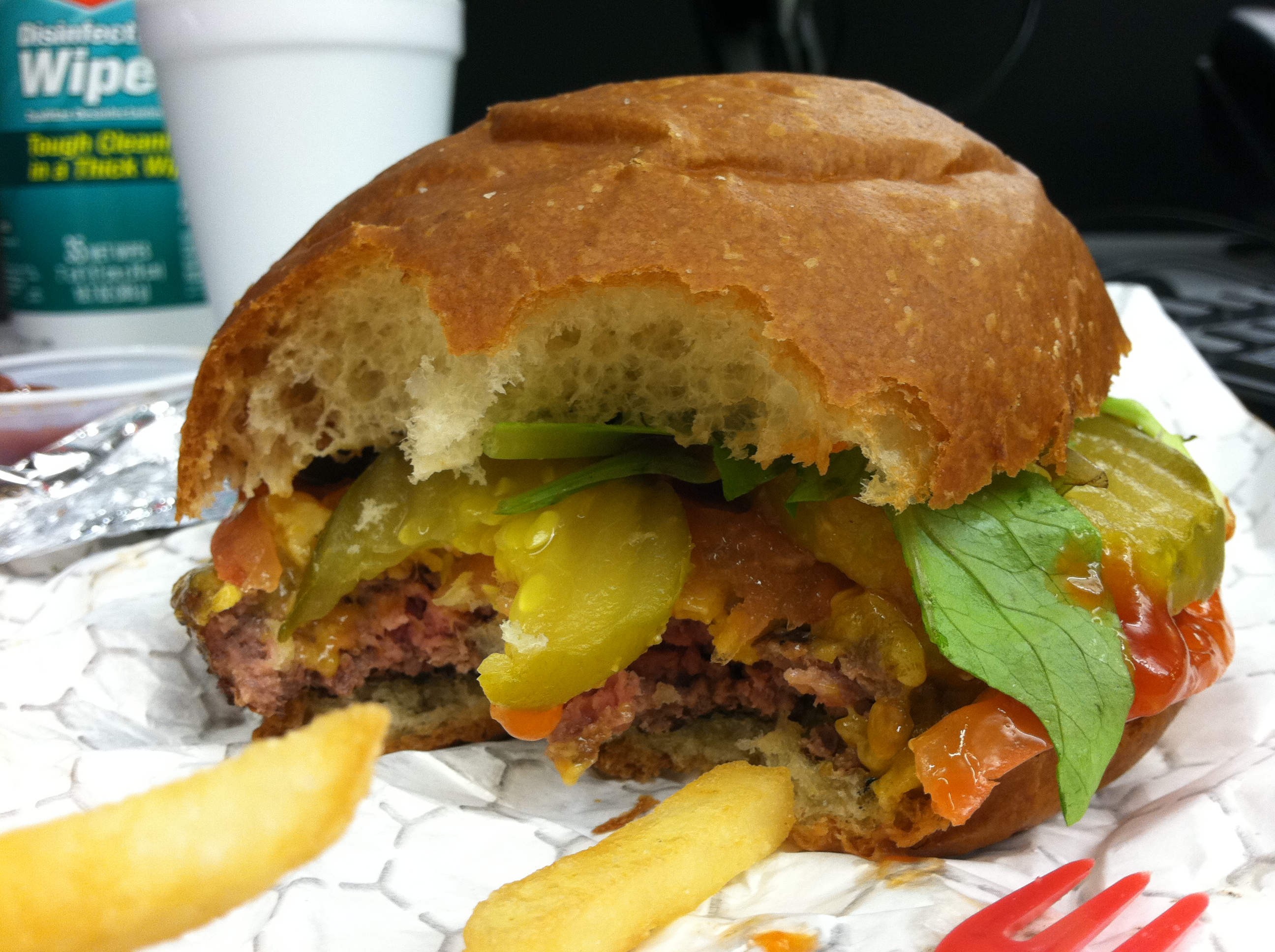 frites-n-meats-burger.jpg 