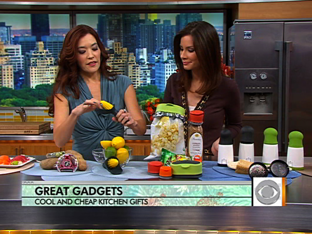 Author Amy Goodman, left, shows Rebecca Jarvis clever, new kitchen gadgets that can make great gifts for foodies, on "The Early Show on Saturday Morning" 