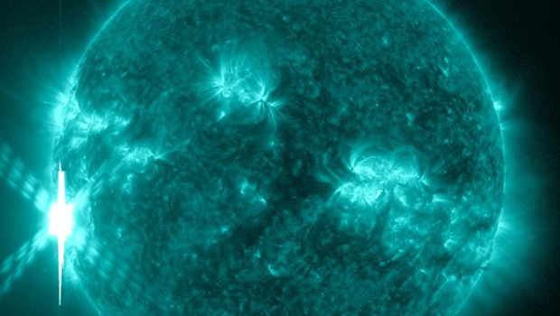 Sun unleashes monster solar flare, biggest of 2014 - CBS News