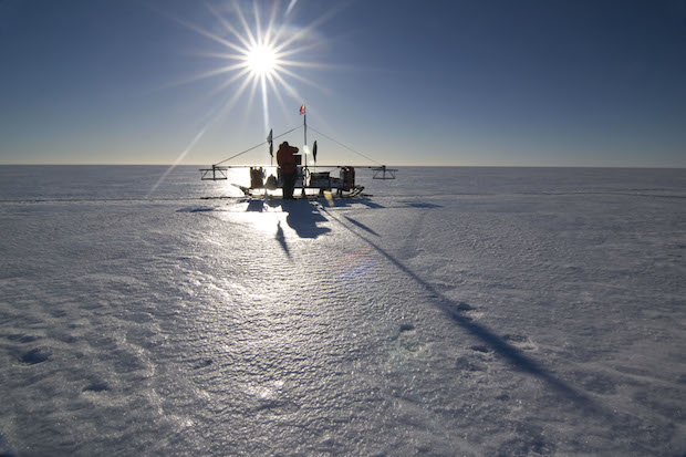 10009624-basradar-sledge-on-the-larsen-ice-shelf.jpg 