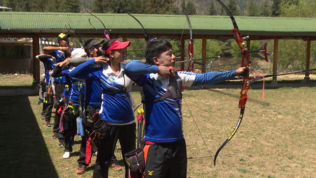 bhutan-archery-row-of-archers-620.jpg 