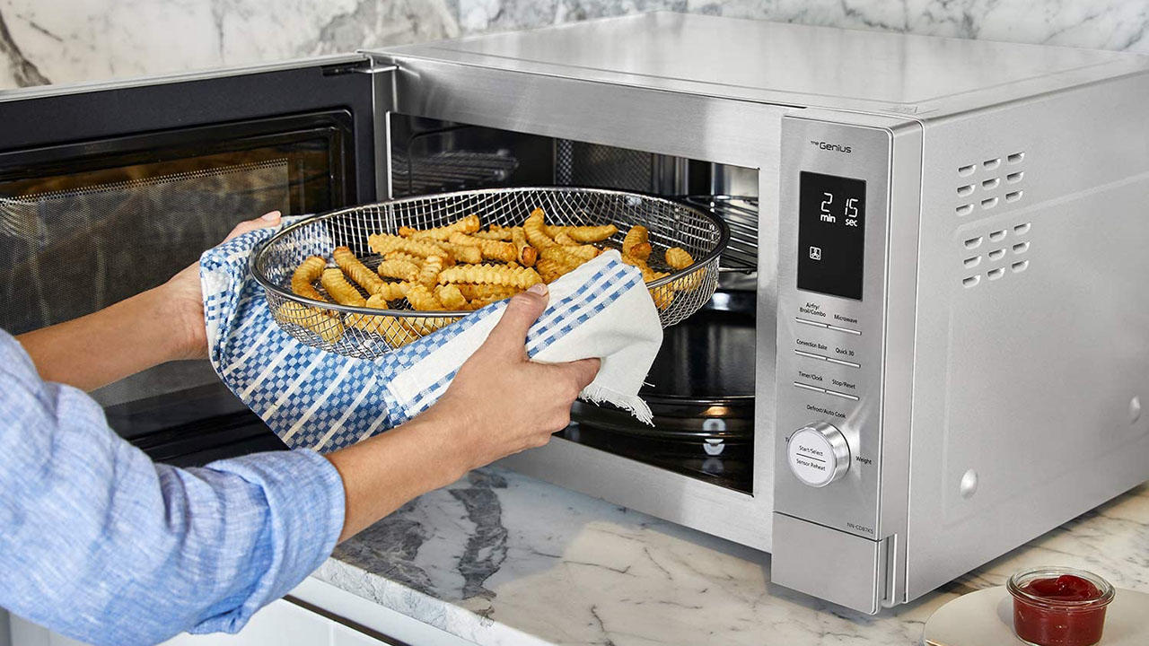 Panasonic Home Chef 4-in-1 microwave and air fryer 