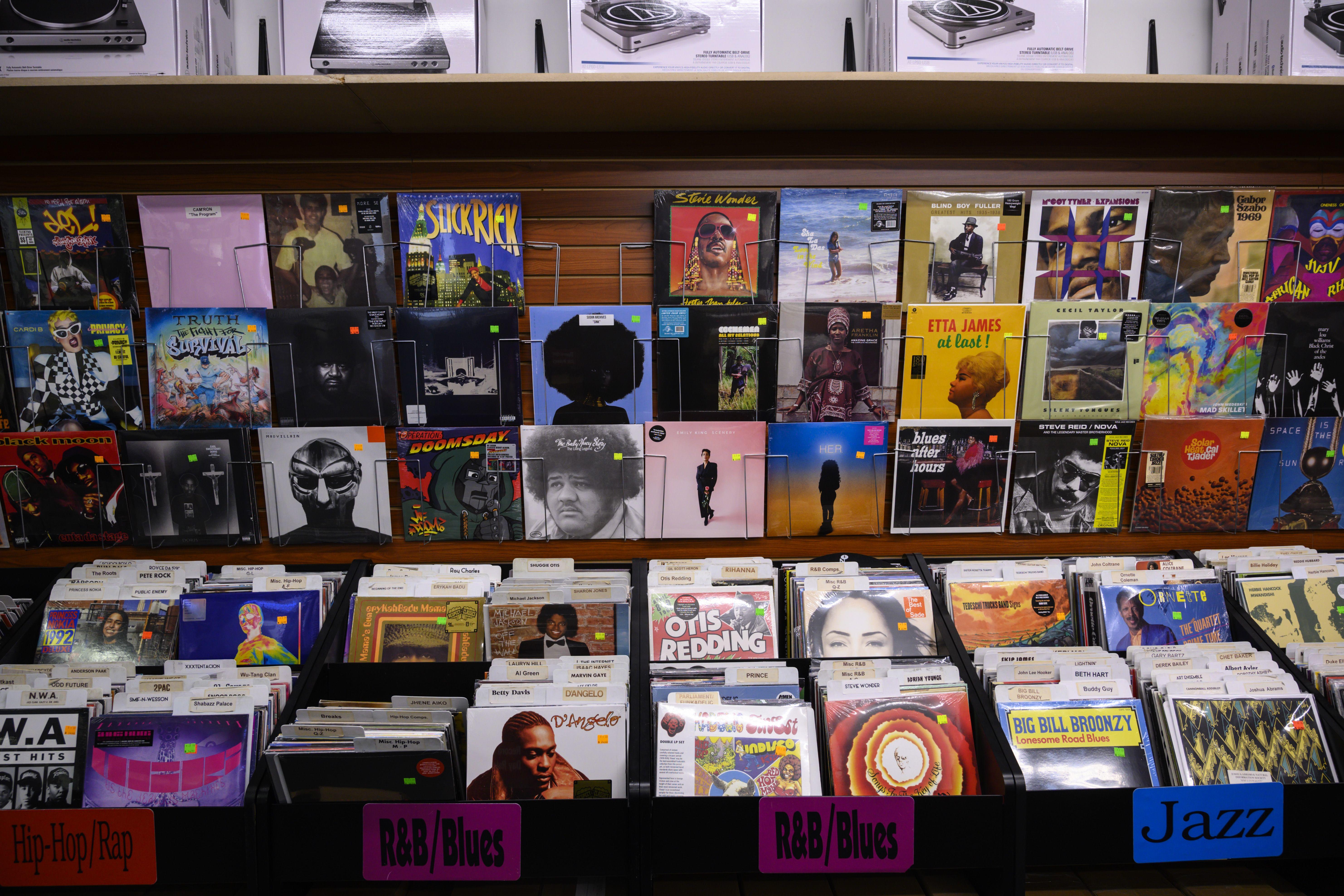 Vinyl file gross sales high CDs for first time in additional than 30 years: “Music lovers clearly cannot get sufficient”