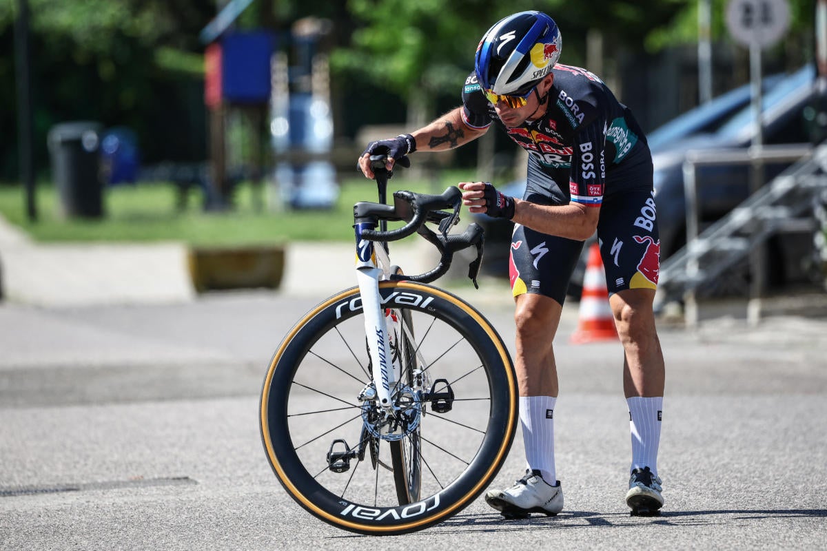 How to watch the Tour de France today: Livestream options, more gettyimages-2158968706-1.jpg