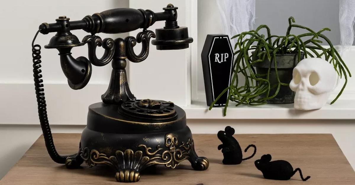 Animated Eerie Victorian Telephone 