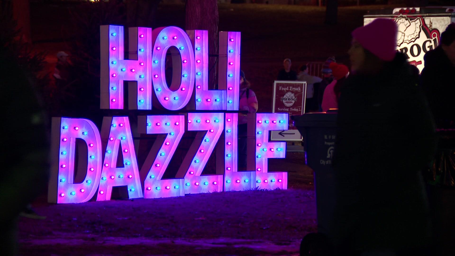 6a-vo-holidazzle-wcco68qg-1.jpg 