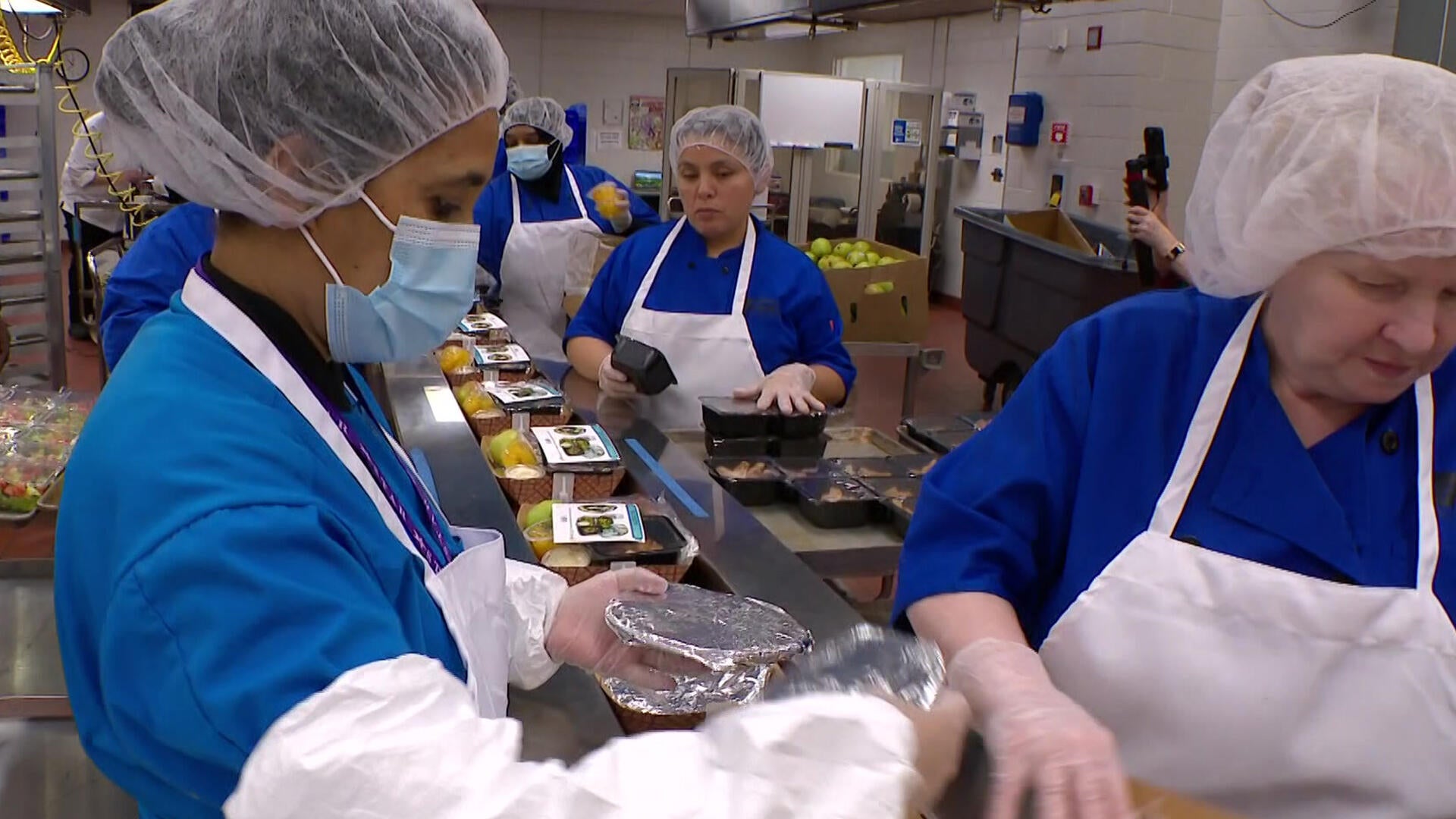 st-paul-school-workers-pack-ramadan-meals-for-muslim-students.jpg 