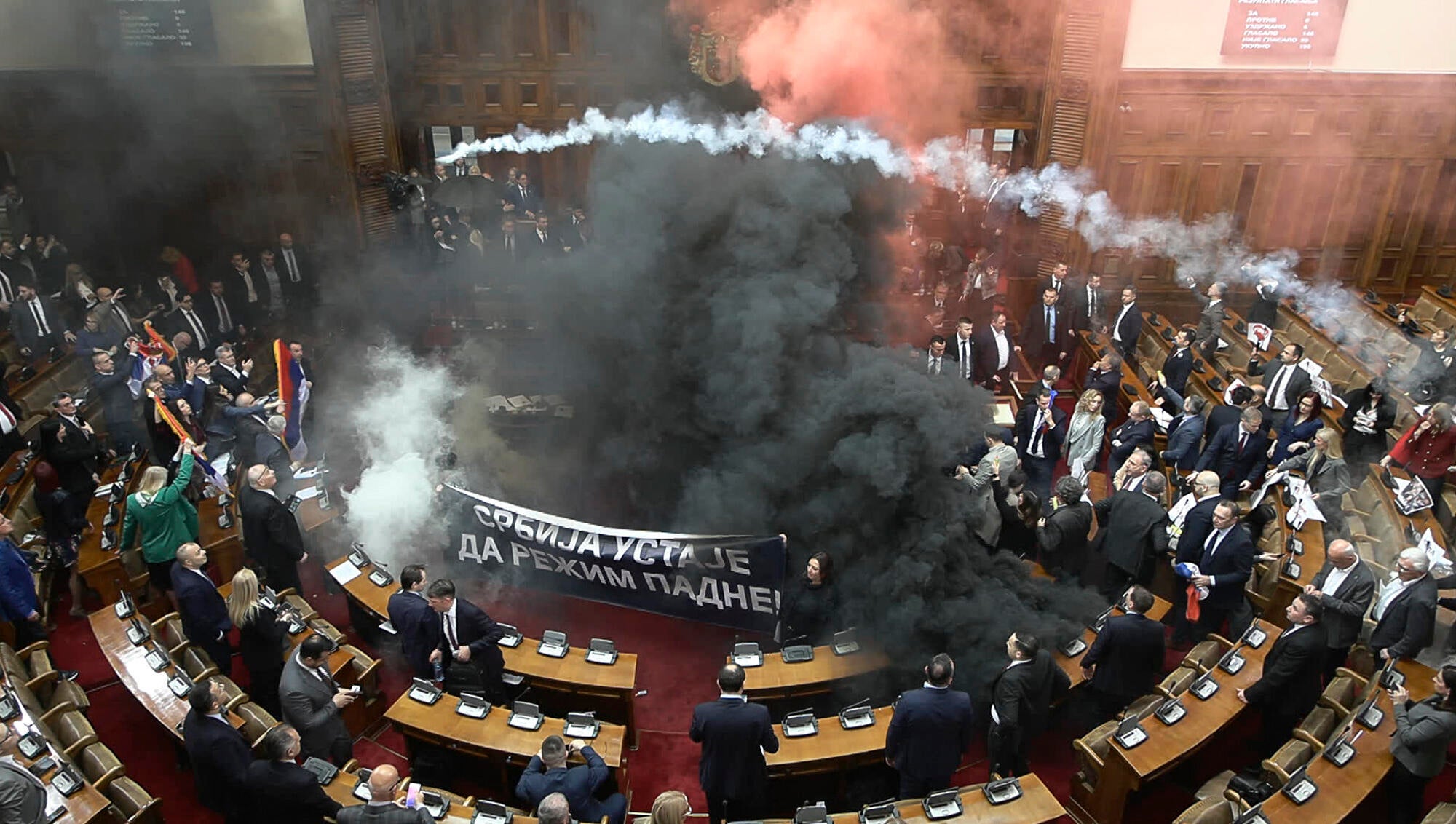 Lesiones del Parlamento de Serbia 