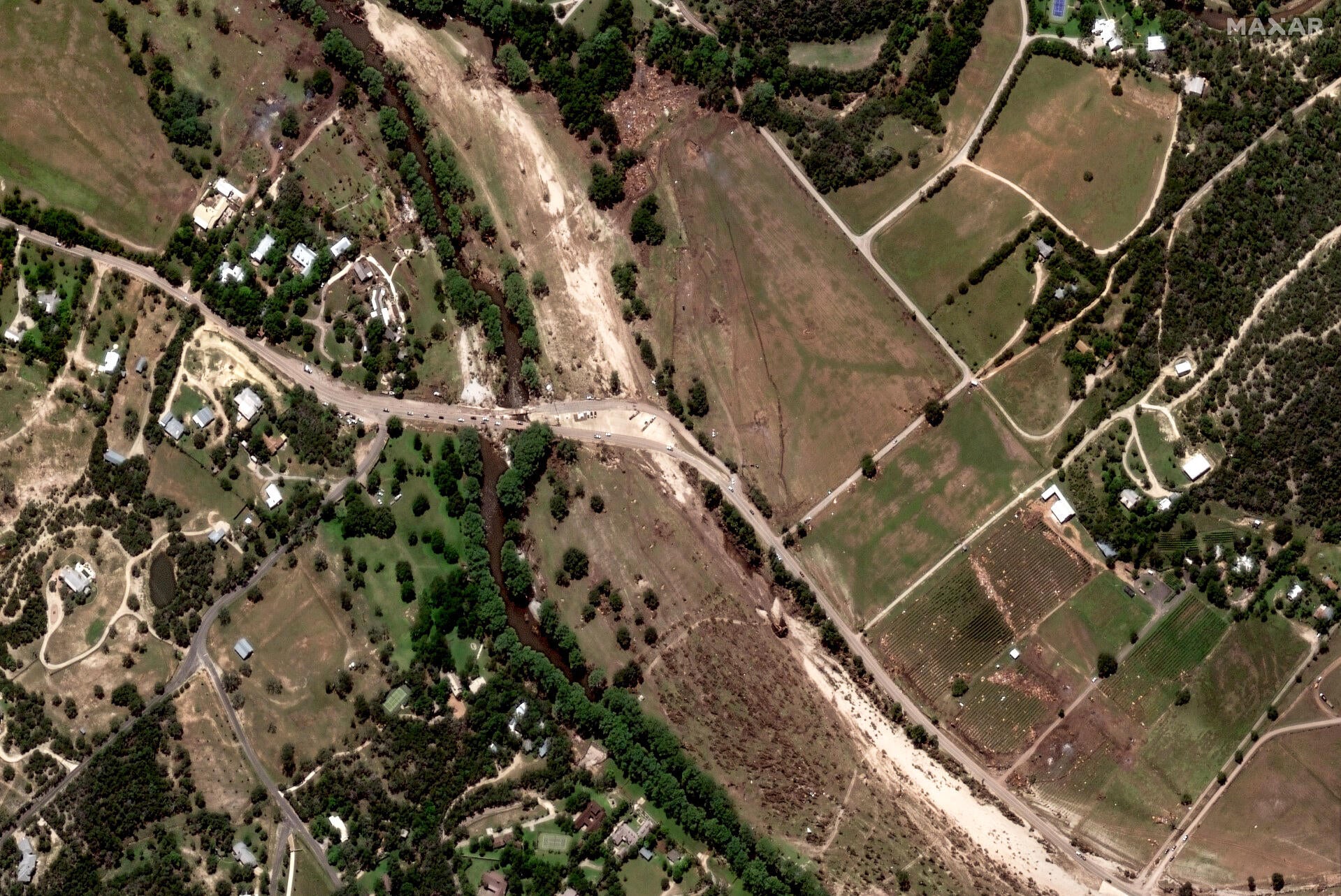 16-debris-along-guadalupe-river-state-hwy-39-hunt-texas-usa-08jul2025-wv02.jpg 