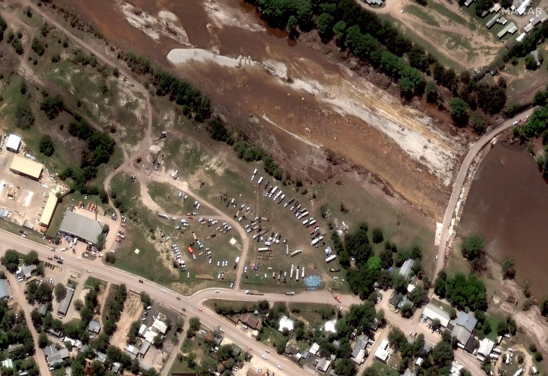 18-response-vehicles-along-guadalupe-river-ingram-texas-usa-08jul2025-wv02.jpg 