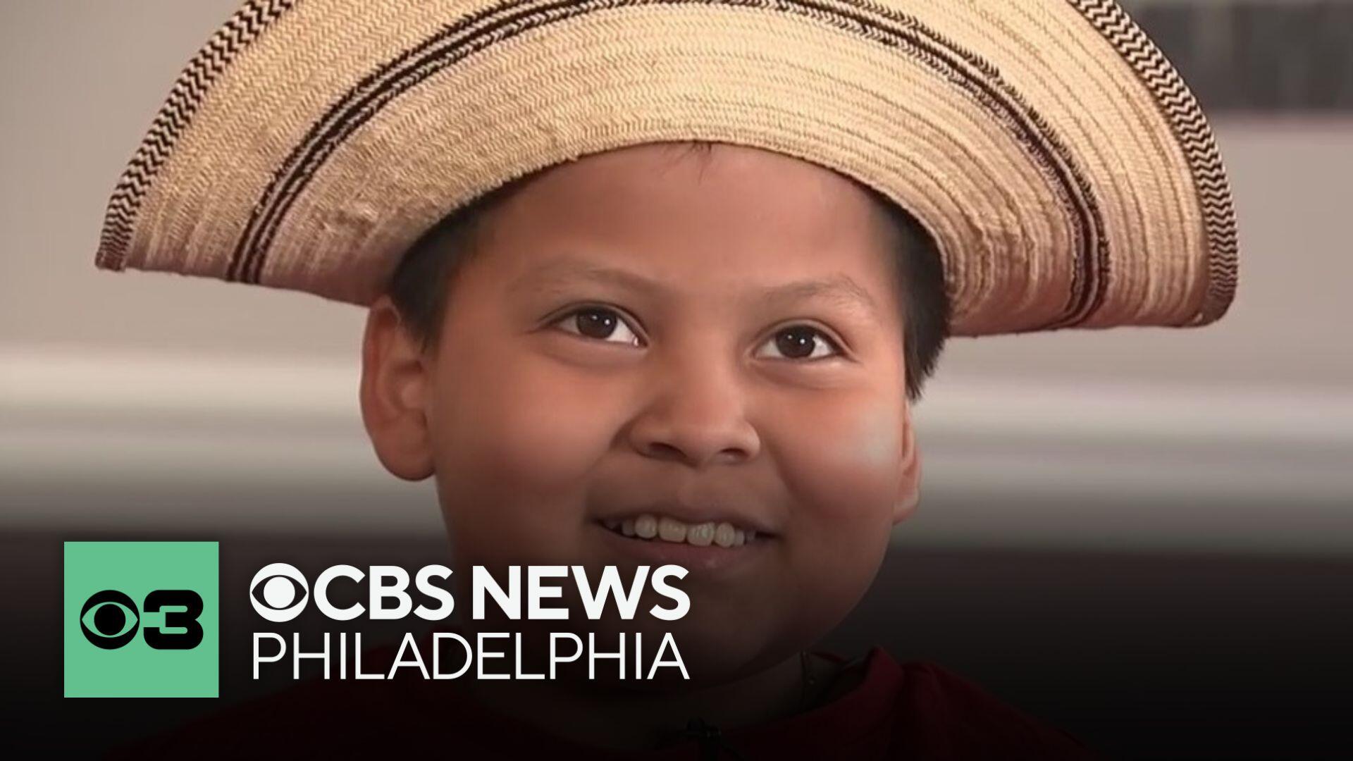 Phillies' Edmundo Sosa surprises cerebral palsy patient from Panama before game