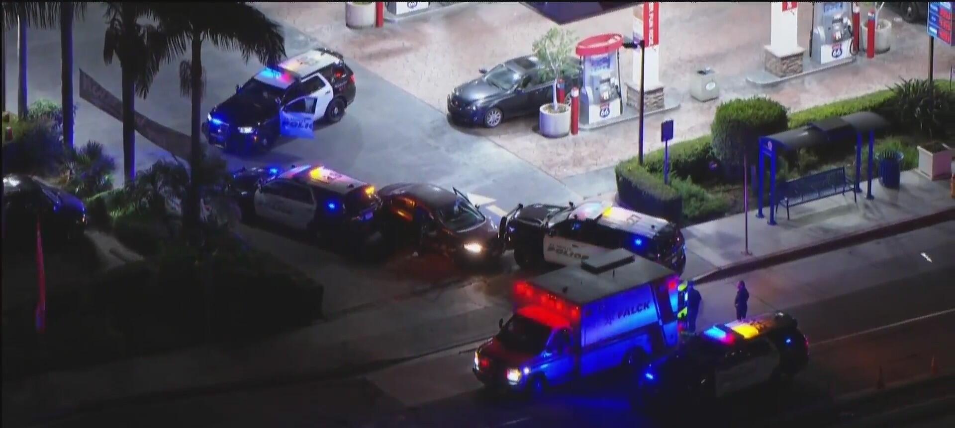3 wounded following shooting in Hyde Park - CBS Los Angeles