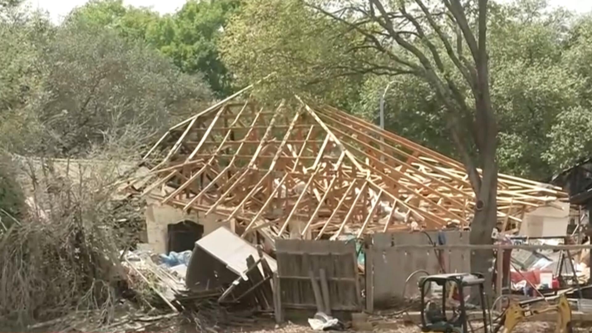 Two home explosions on same San Antonio block injure 5 | WGHN