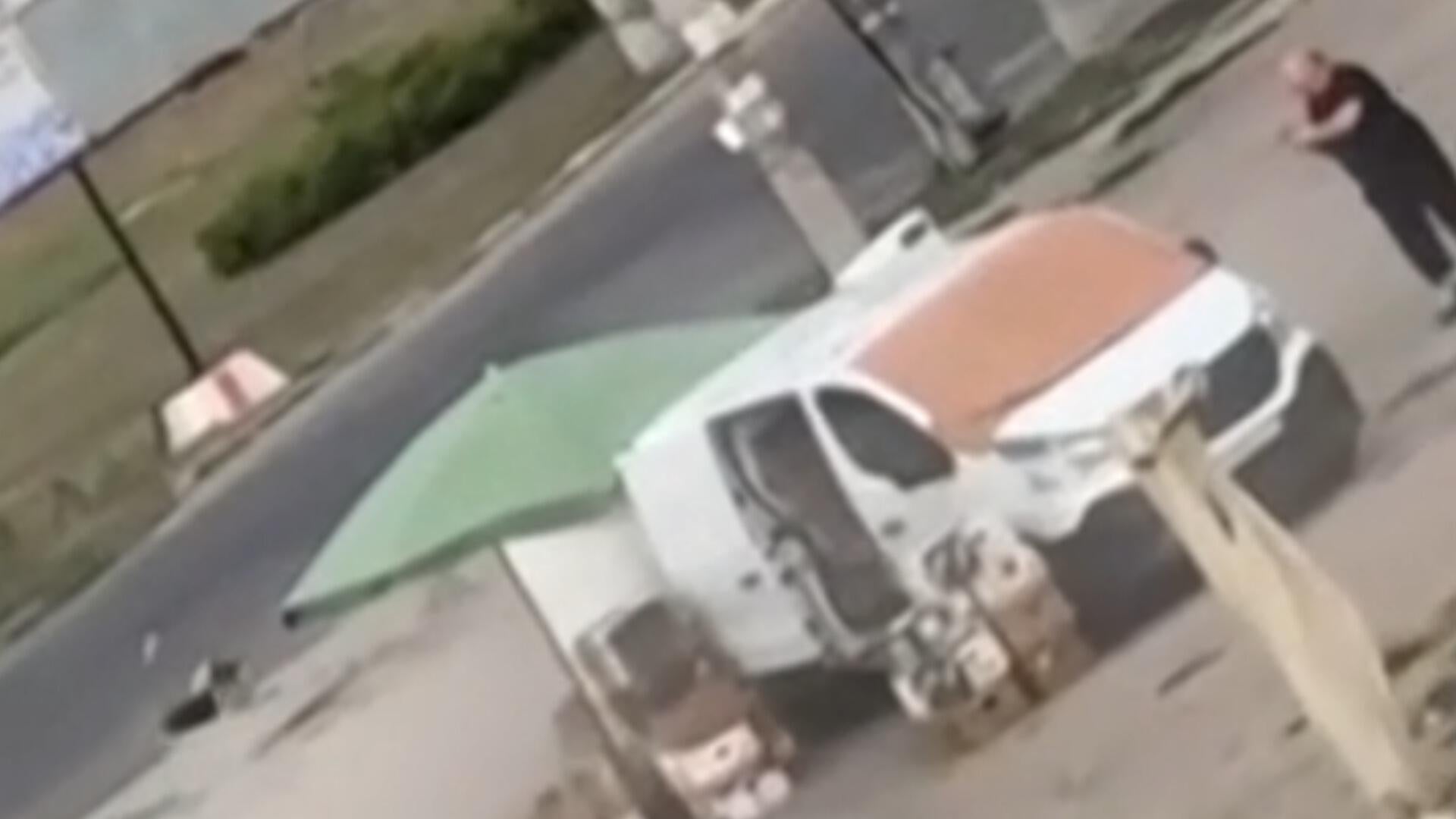 Video shows drone attacking a street vendor in Ukraine