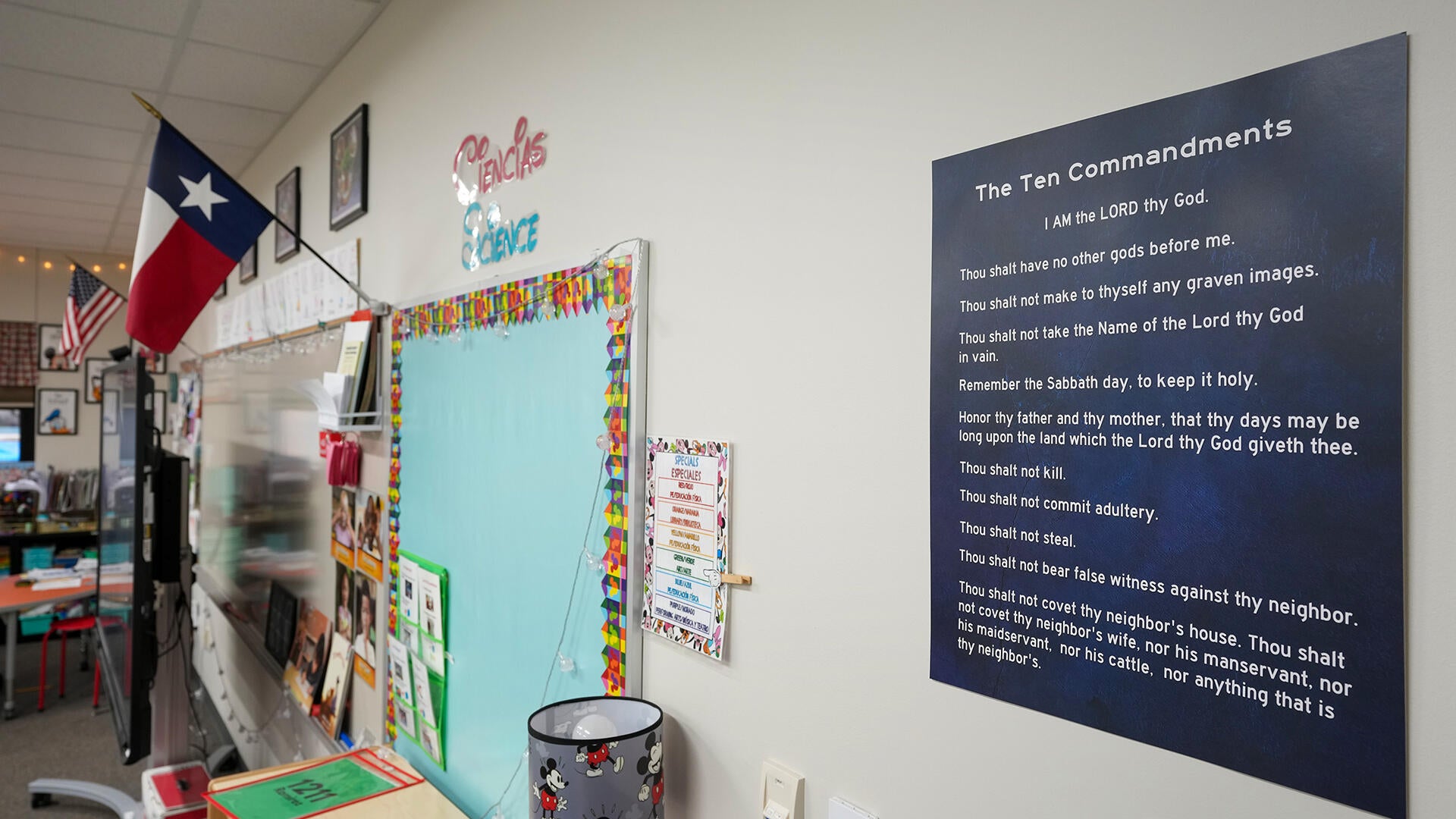 3 mothers sue to block Texas law requiring Ten Commandments in public schools