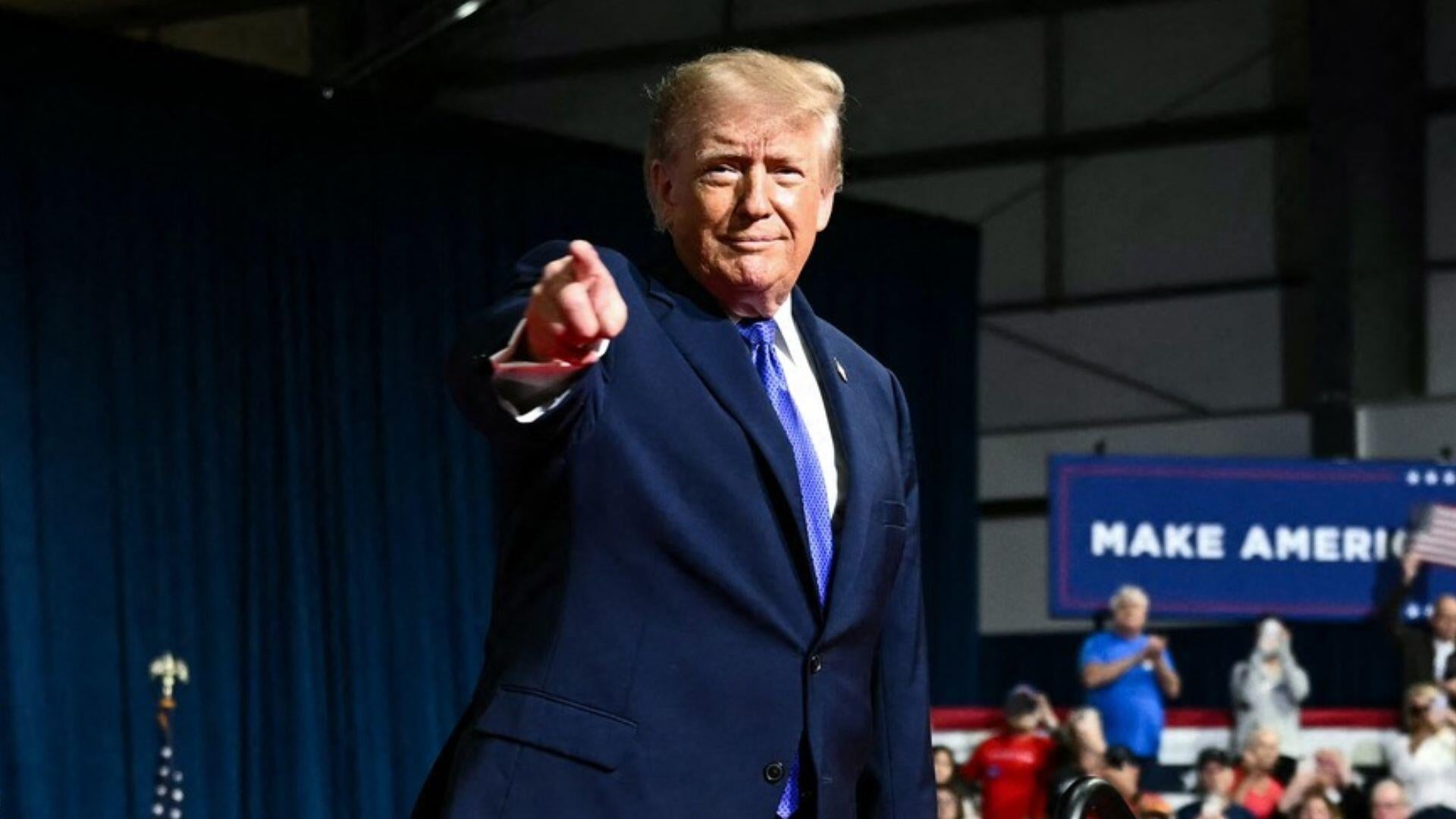 Judge opens misconduct inquiry into Trump officials in golf course case