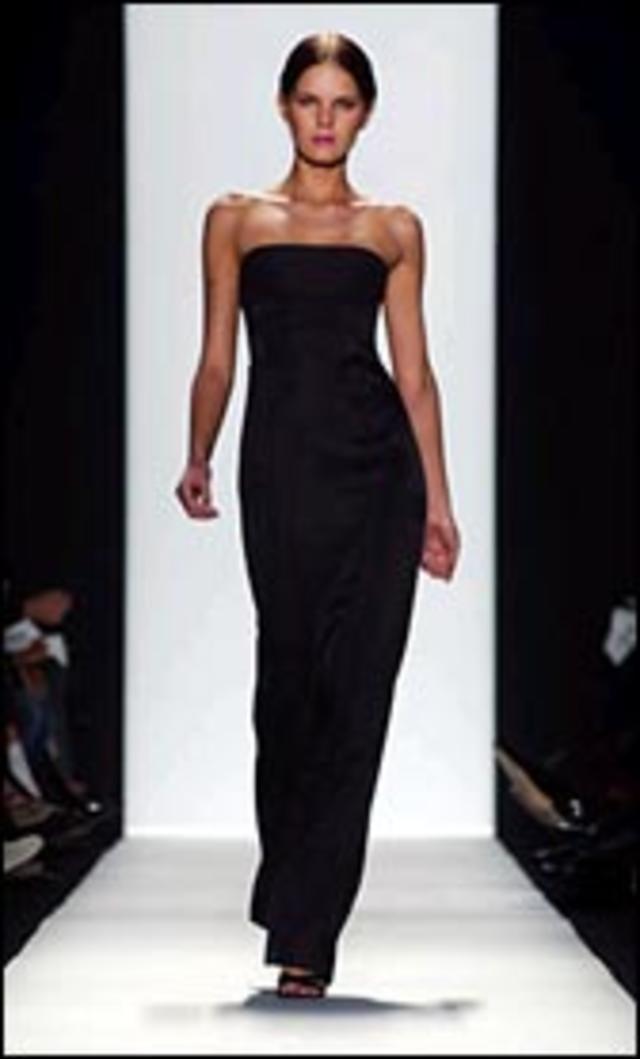 Image of MODEL WEARS A STRAPLESS DRESS DURING THE FALL 2003 CALVIN