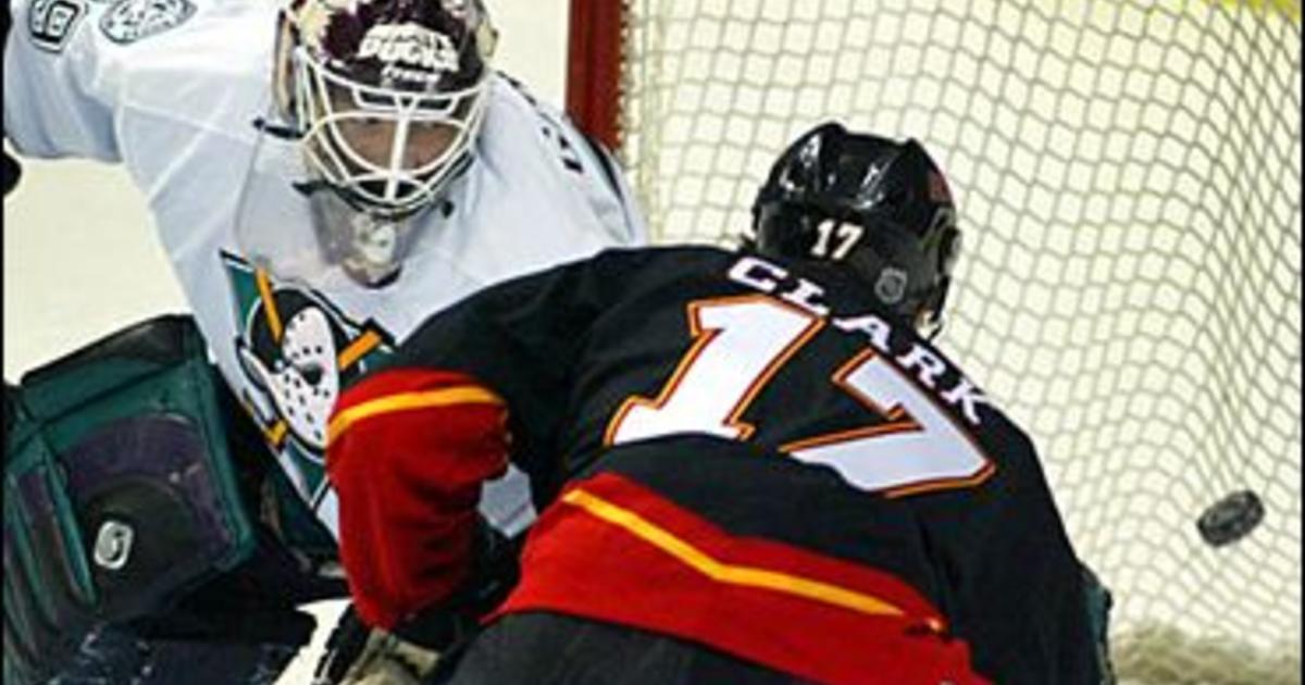 Philadelphia Flyers goalie Antero Niittymaki, of Finland, makes a