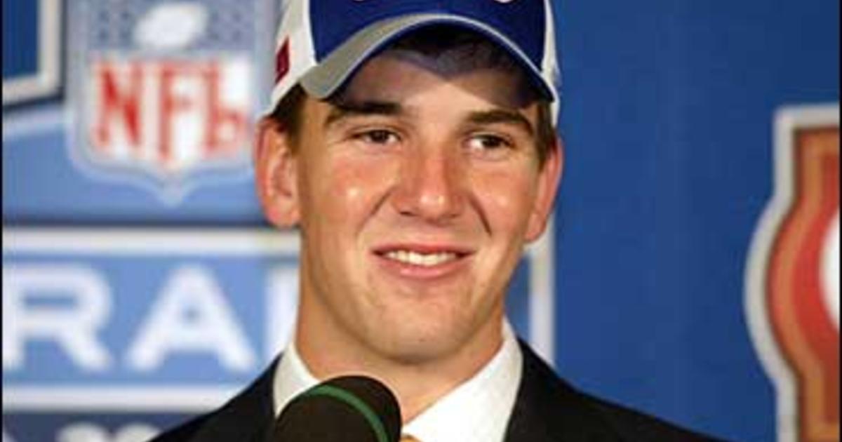 QB Eli Manning still has Los Angeles Chargers jersey from NFL draft