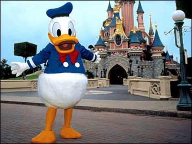 Donald Duck Fondling Suit Goes Forward 