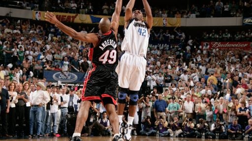 Jerry Stackhouse #42 of the Dallas Mavericks 