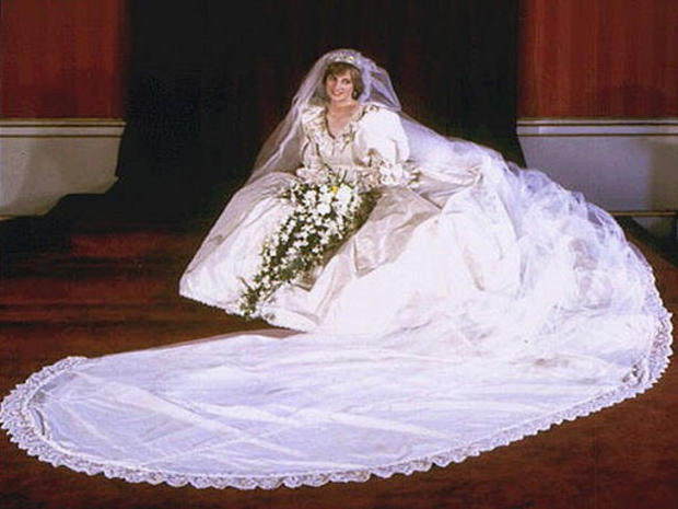 Princess Diana in wedding dress 
