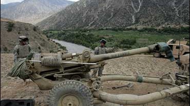 U.S. soldiers deploy heavy artillery at a newly established base, Monday, Aug 7, 2006 in Kandaksai, Afghanistan, along the Pakistan border. 