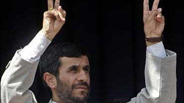 Mahmoud Ahmadinejad flashes victory sign in speech 
