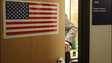 A federal agent closes the door of state Sen. Ben Stevens, office Thursday, Aug. 31, 2006, in Anchorage, Alaska, as they continues to search the senate president's office. 