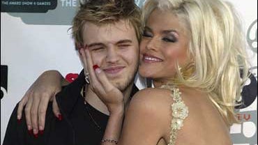 Anna Nicoel Smith with her son Daniel in 2004 