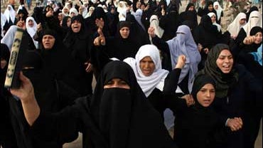 palestinian women swarming 