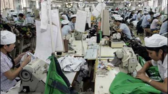 vietnamese factory workers 