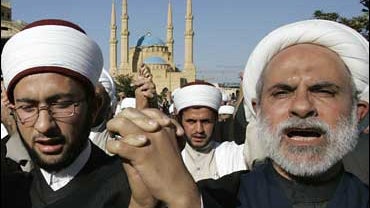 shiite, sunni hold hands in prayer 