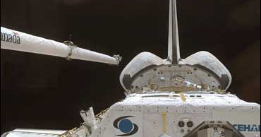 Astronauts Complete Shuttle Spacewalk - CBS News