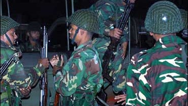 bangladeshi army troops in Dhaka 