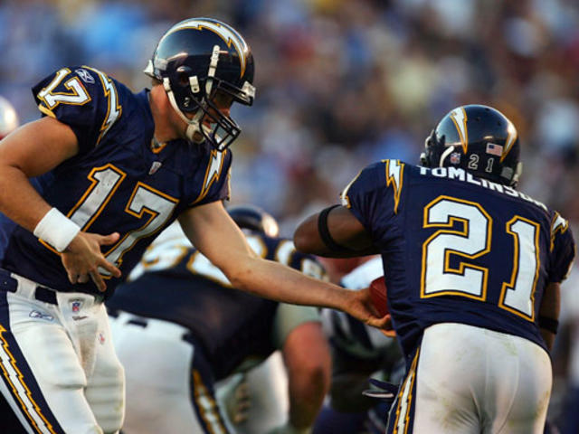 Jeremy Shockey of the New York Giants gets hit by Brian Dawkins and News  Photo - Getty Images