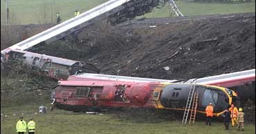 U.K. High-Speed Train Derails, Killing 1 - CBS News
