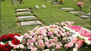 Anna Nicole Smith's grave 