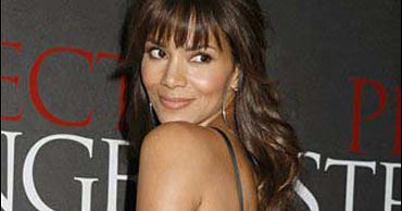 Halle's Role Of A Lifetime - CBS News