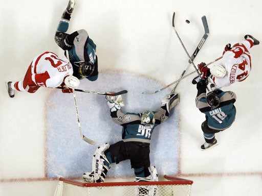 Red Wings Finish Off Sharks 4-2 