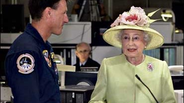 Mike Foale and Queen Elizabeth II 