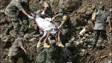 Recovering bodies in Puebla 