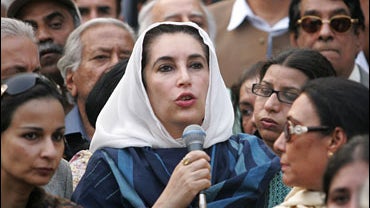 Former Prime Minister Benazir Bhutto (2L) addresses her supporters outside her residence in Islamabad, November 9, 2007. 