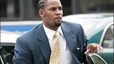 R. Kelly arrives the Cook County Criminal Court Building 
